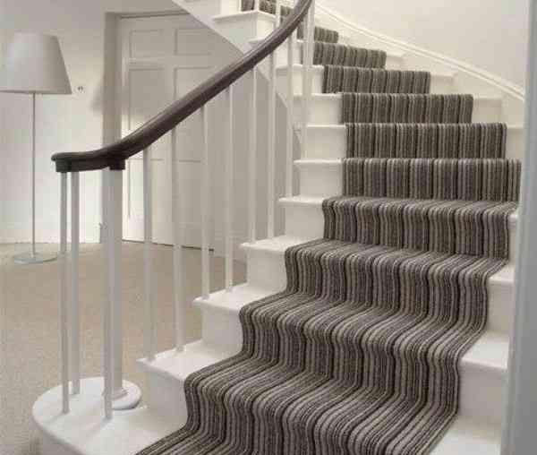 تزیین پله ساختمان با رنگ سیاه و سفید