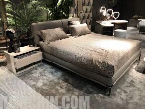 دیوار پشت تخت