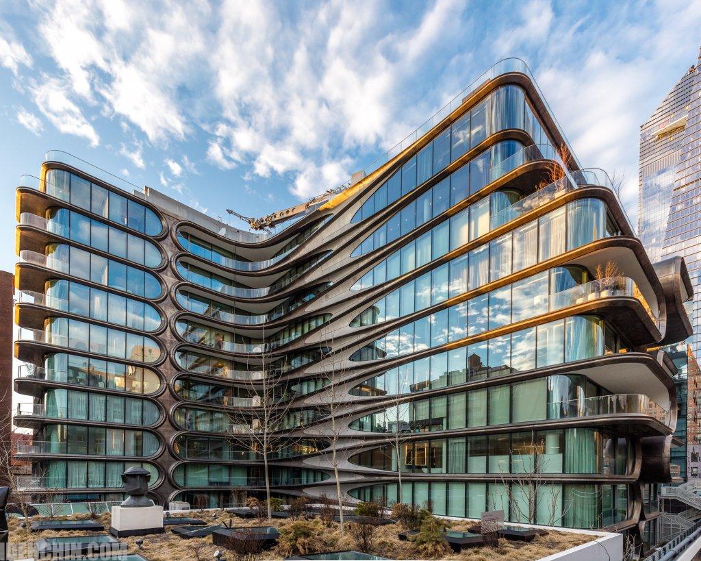 نمای شیشه ای ساختمان