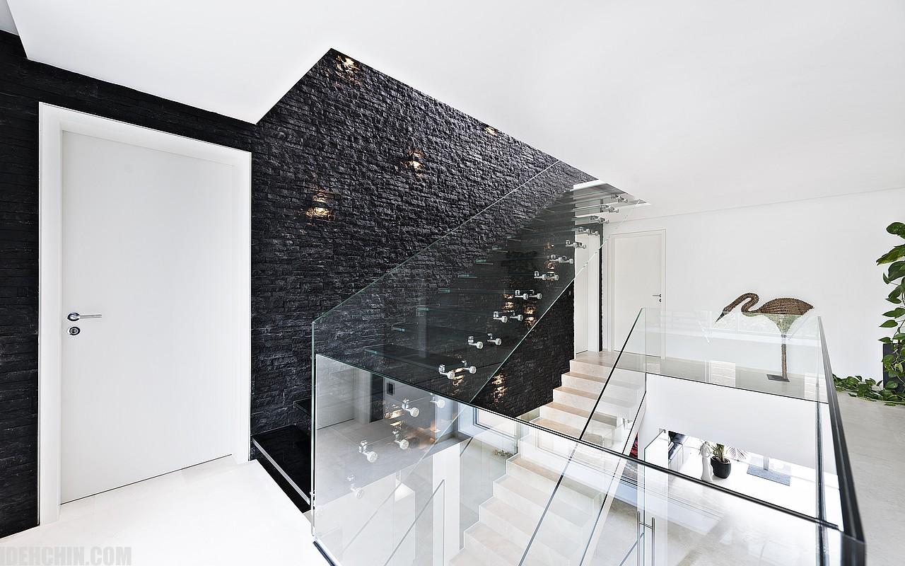 راه پله شیشه ای 