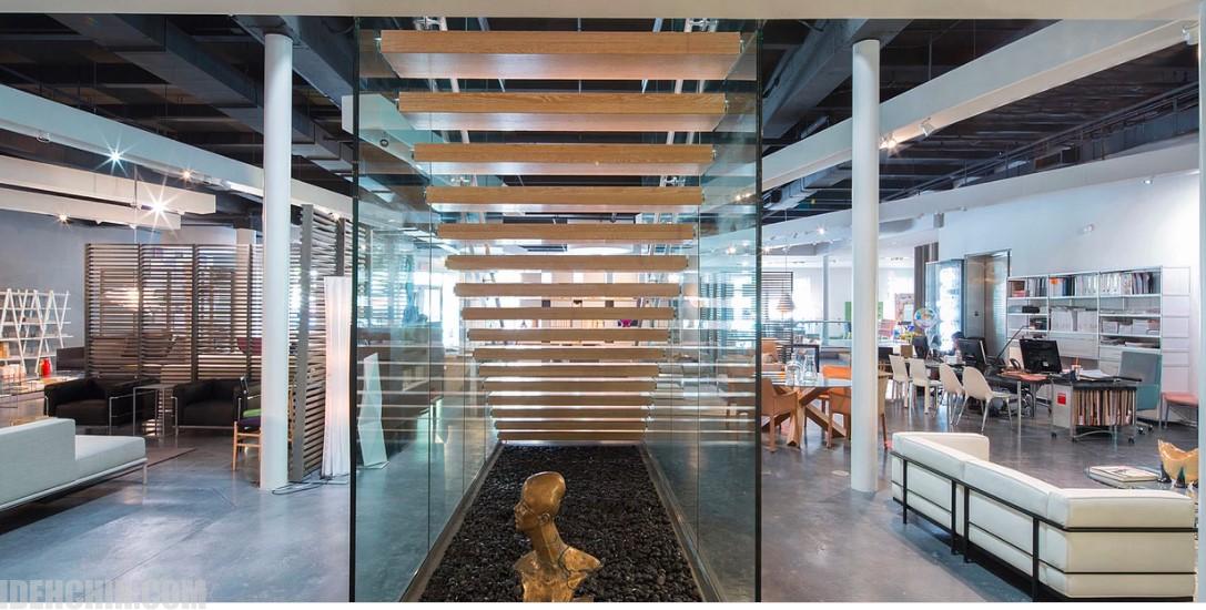 راه پله شیشه ای 