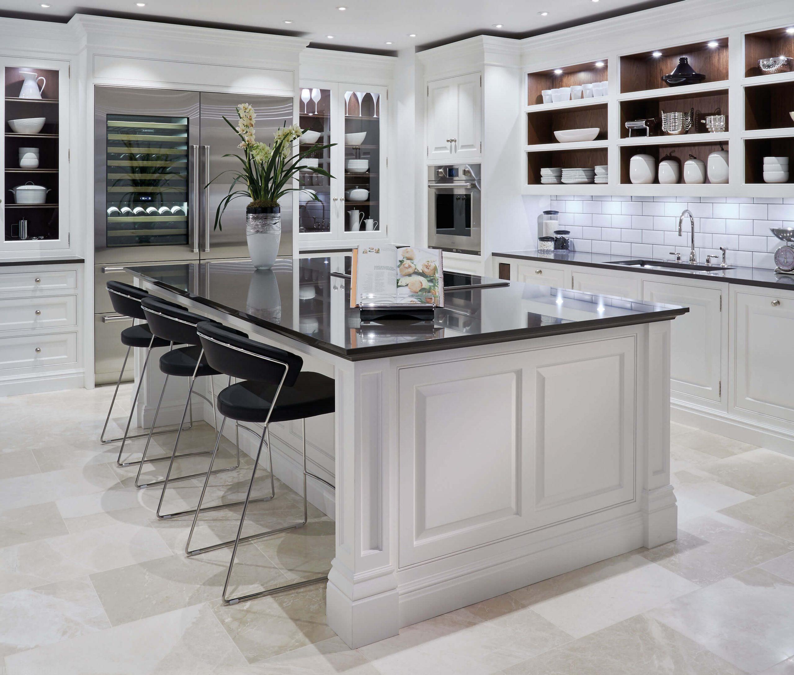 ویترین در کابینت