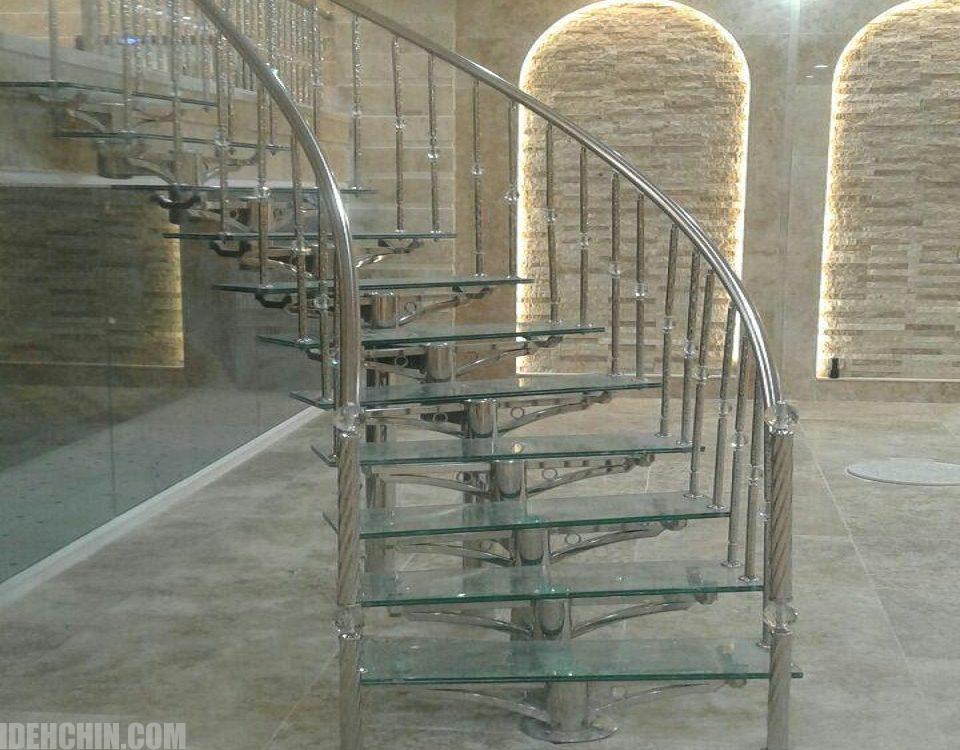 پله استیل متناسب با فضای ساختمان طراحی و تولید شده و در ساخت آن از لوله های استیل 304 و پروفیل به عنوان ستون و سازه اصلی پله استفاده می شود.