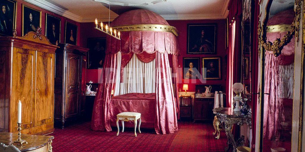 تخت خواب سایه بان دار برای همه دکوراسیون ها