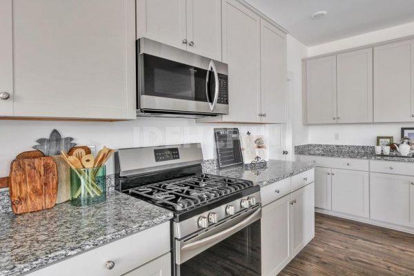 آشپزخانه مرتب و تمیز