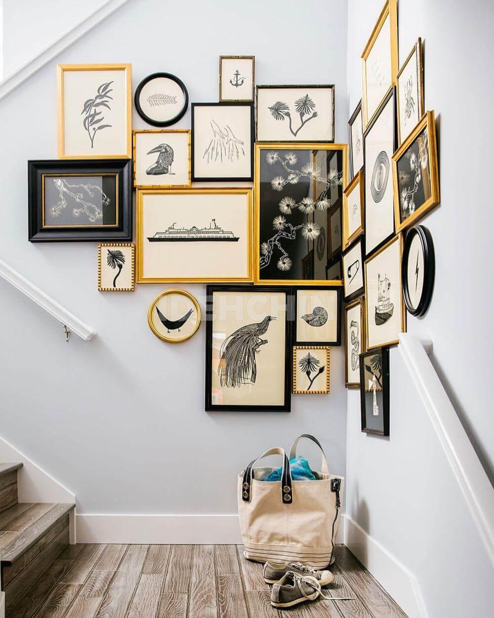 تابلو روی دیوار