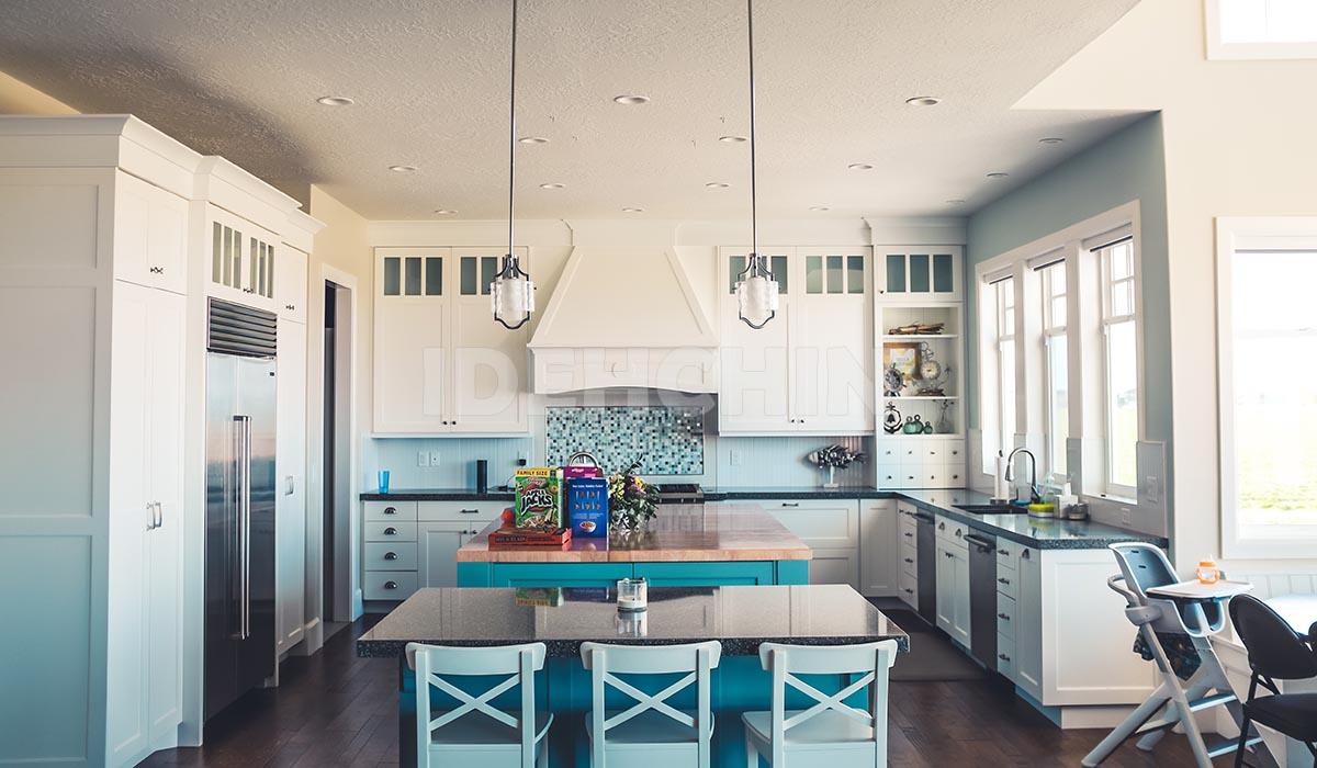 آشپزخانه مرتب و تمیز