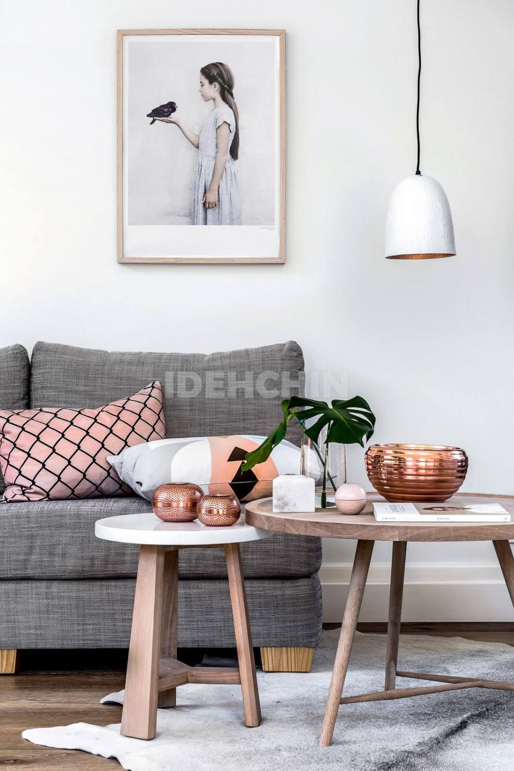 چیدمان میز جلو مبلی گرد